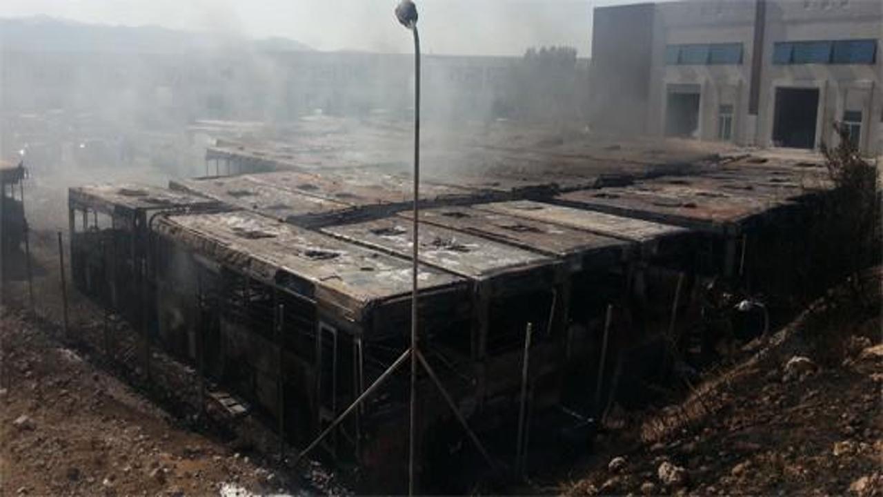 İzmir Büyükşehir'in eski otobüsleri yandı