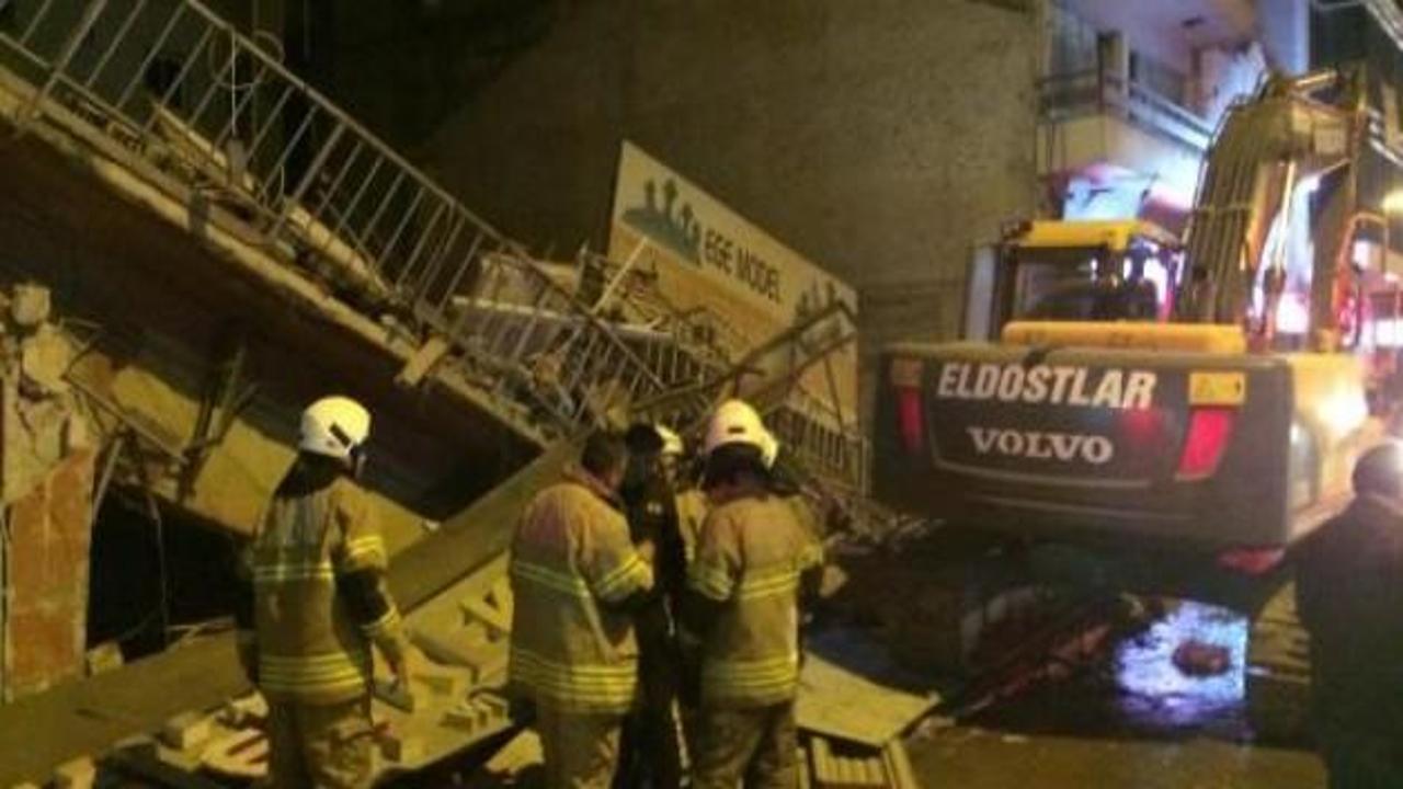 İzmir'de 3 katlı bina çöktü!