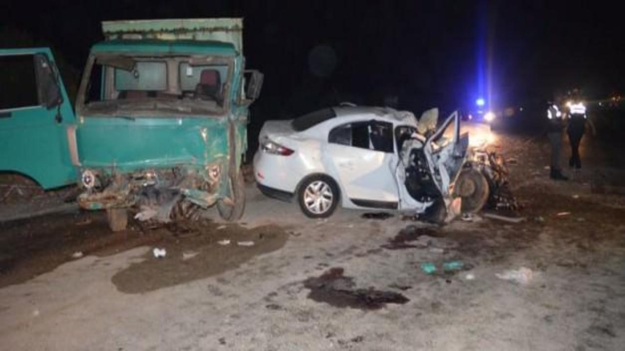 İzmir'de feci kaza:  3 ölü, 4 yaralı