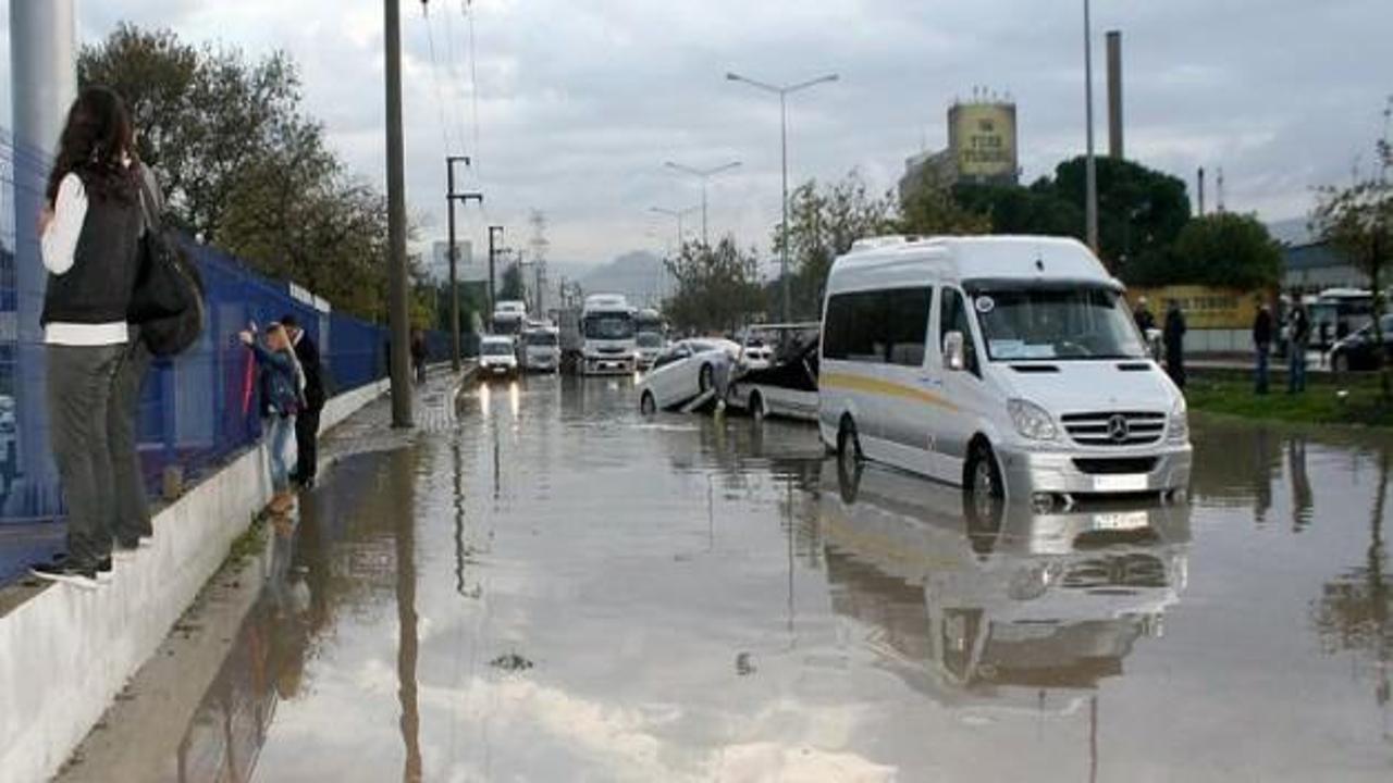 İzmir'de isyan ettiren yağmur manzarası