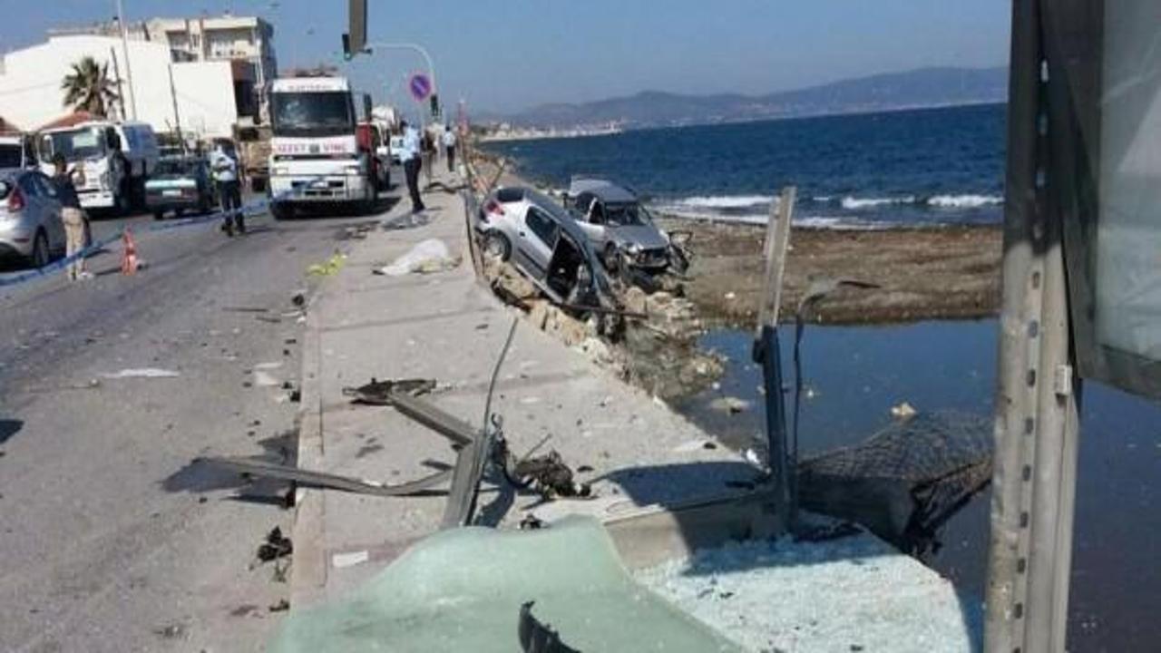 İzmir'de otomobil durağa daldı: 2 ölü!