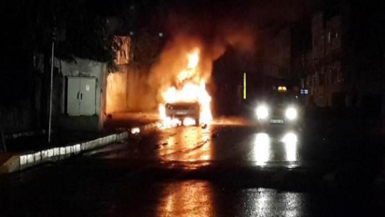 Gebze'de üç araç ateşe verildi