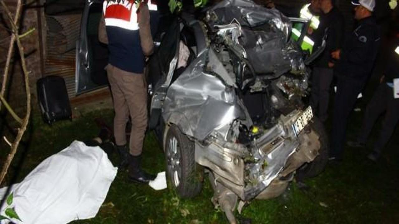 Kamyon otomobile çarptı: 1 ölü, 2 yaralı