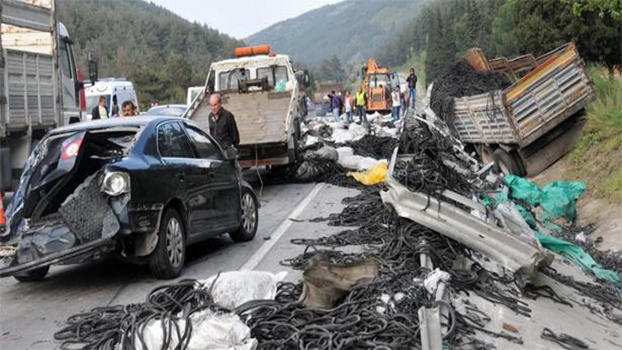 Kocaeli'nde zincirleme trafik kazası: 6 yaralı