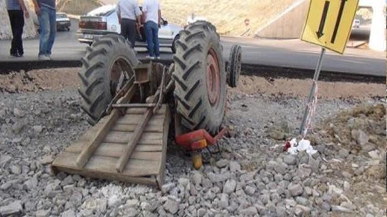 Kamyonet ile traktör çarpıştı: 1 ölü, 6 yaralı