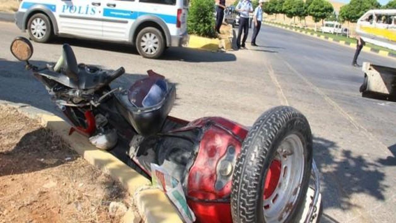 Kamyonet motosiklete çarptı: 2 ölü
