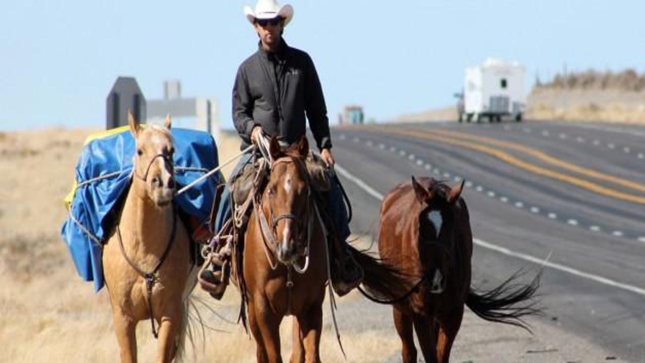 Kanadalı kovboy 16 bin kilometre at sürdü