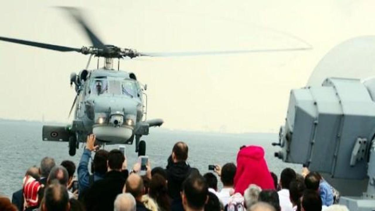 Kaza kırım ekibi helikopteri inceliyor