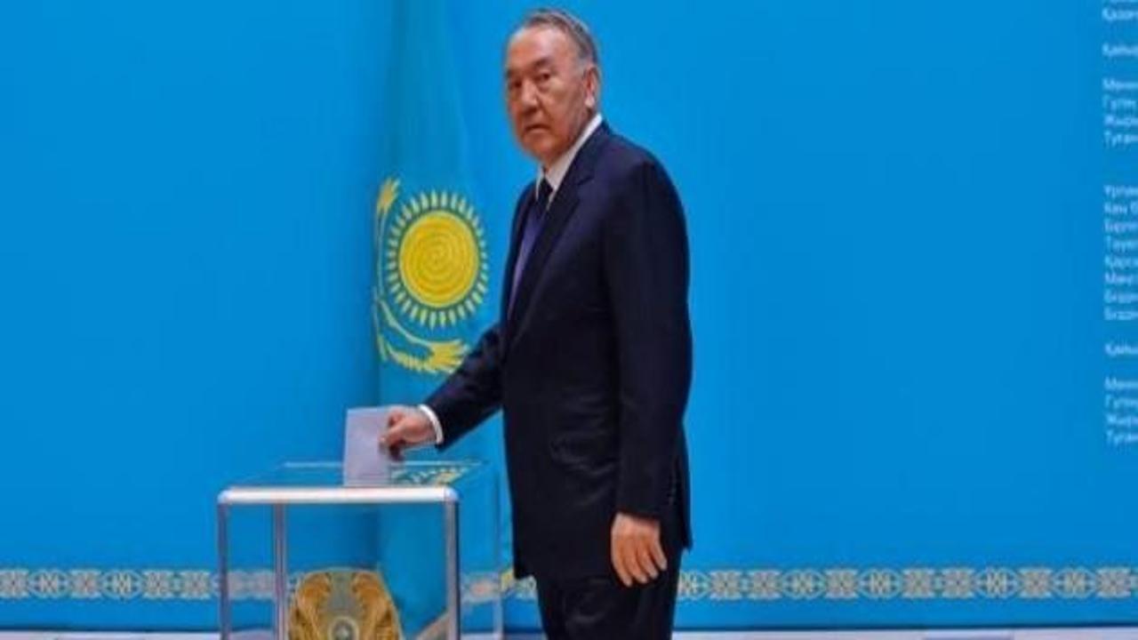 Kazakistan'da Nazarbayev yeniden başkan