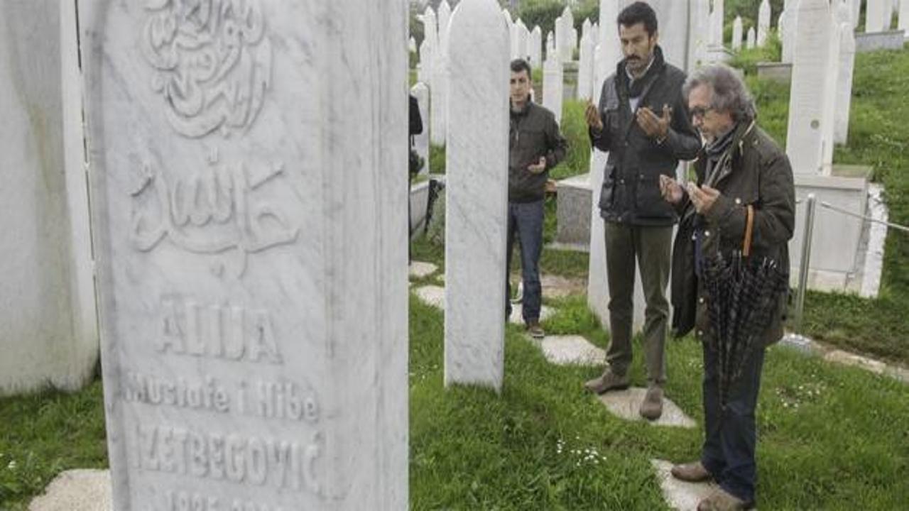 Kenan İmirzalıoğlu efsane lider Aliya'nın mezarında