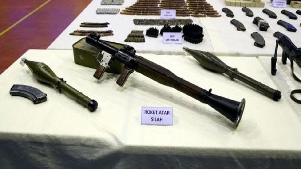 Kilis'te şüpheli araçta silahlar bulundu