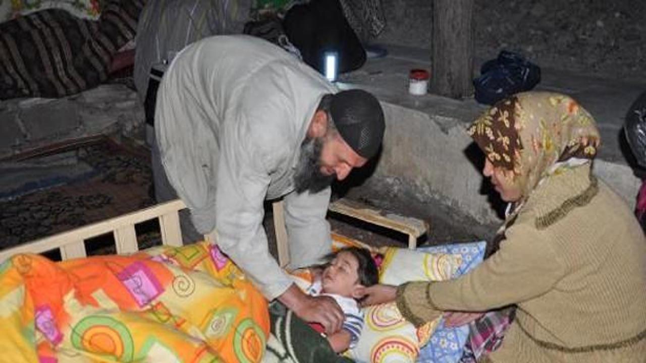 Kirayı ödeyemeyince hamile eşi ve kızı ile sokağa atıldı