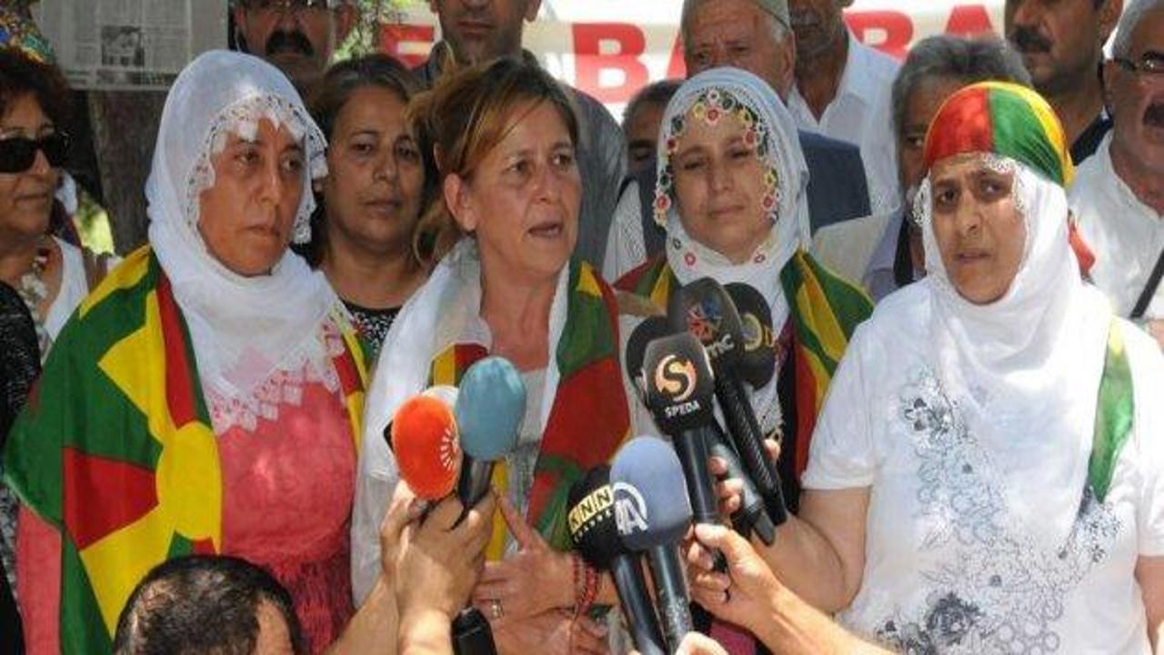 'Kırmızı Fularlı Kız'ın annesi Dİyarbakır'da