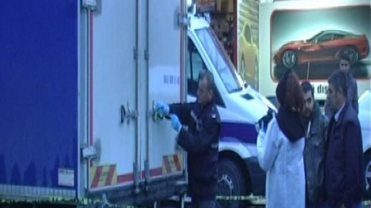 Kurtk&ouml;y'deki 20 milyonluk silahlı soygun kamerada