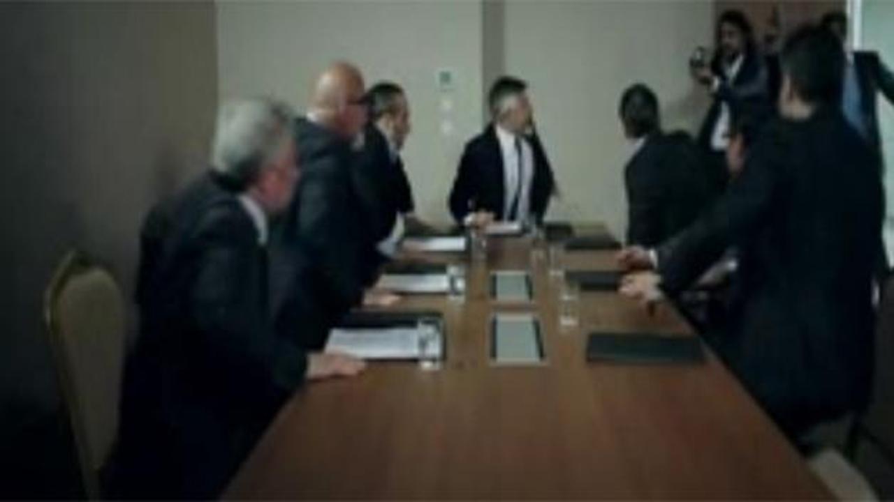 Kurtlar Vadisi'nde ilgin&ccedil; paralel &ouml;rg&uuml;t sahnesi!