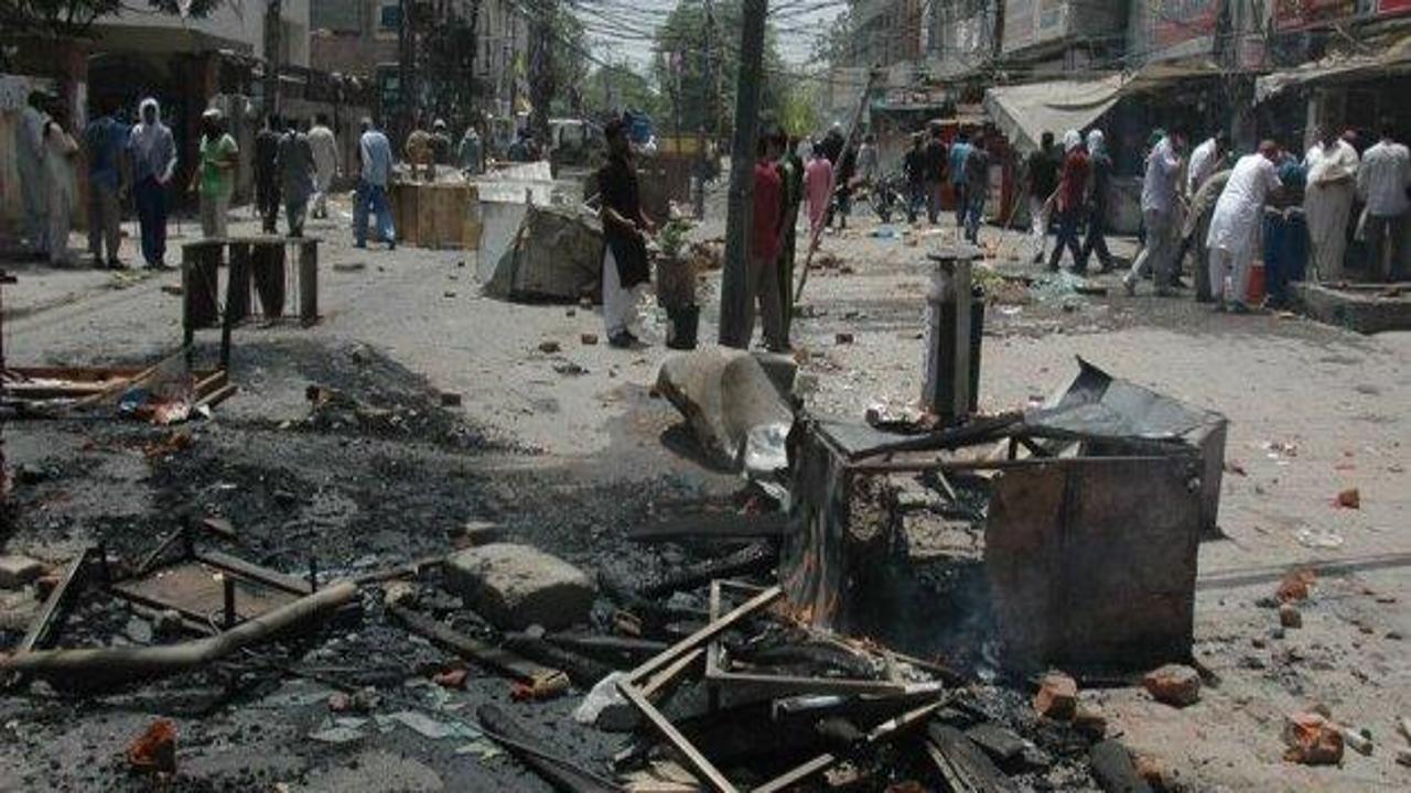Pakistan'da bombalı saldırı: 7 ölü