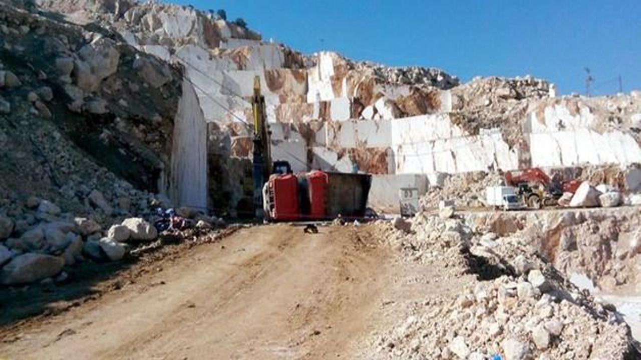 Maden işçilerini taşıyan araç devrildi: 4 ölü