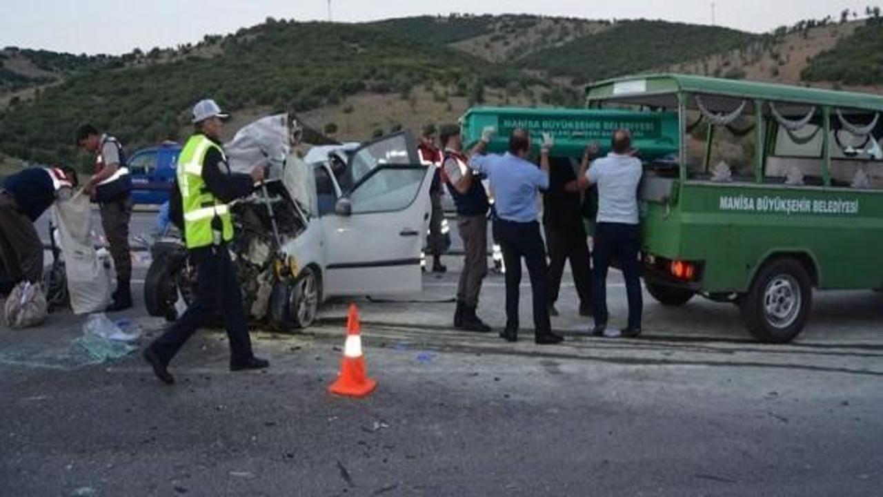 Manisa'da feci kaza: 3 ölü, 4 yaralı!