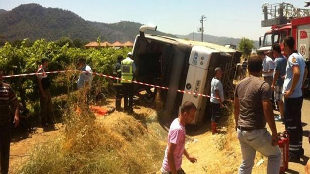 Yolcu otobüsü devrildi: 2 ölü, 40 yaralı