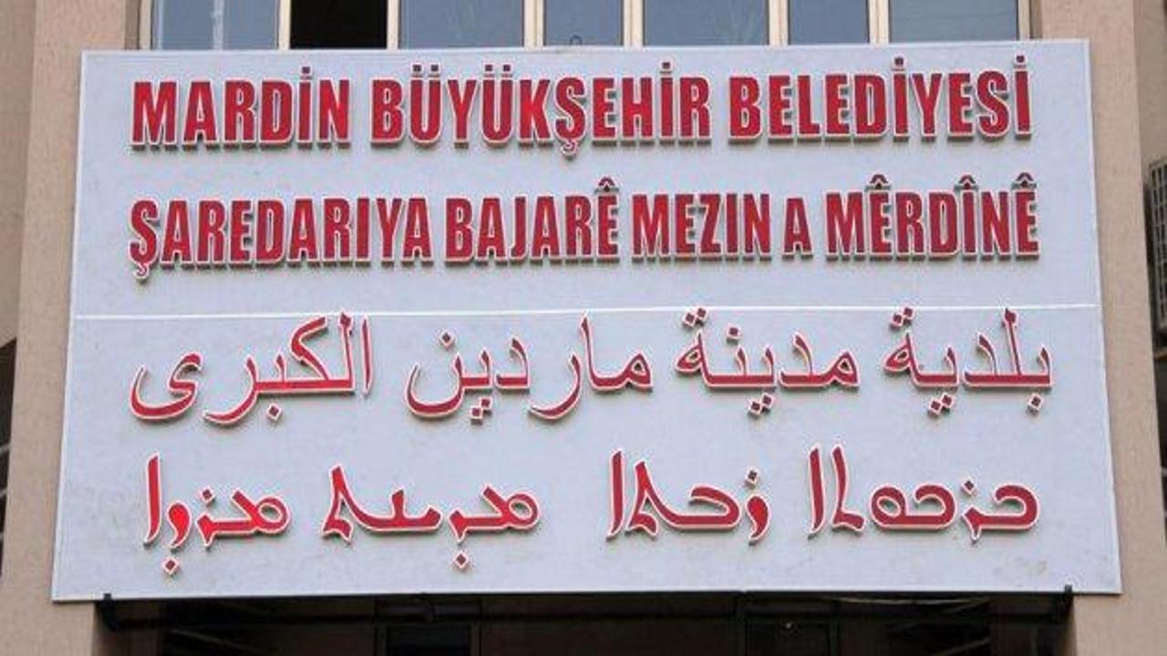 Mardin belediye binasına 4 dillde tabela
