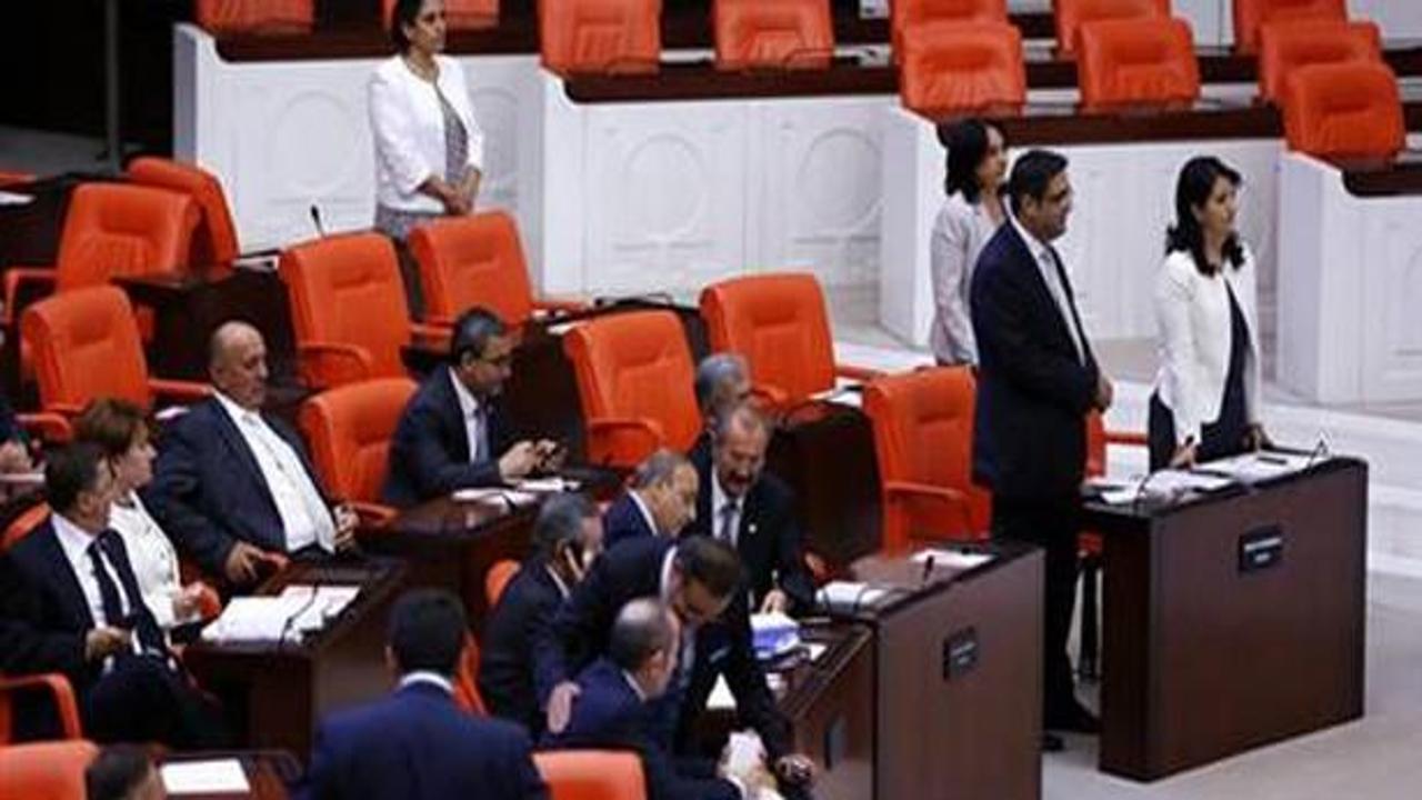 Meclis'te 'duran adam' eylemi