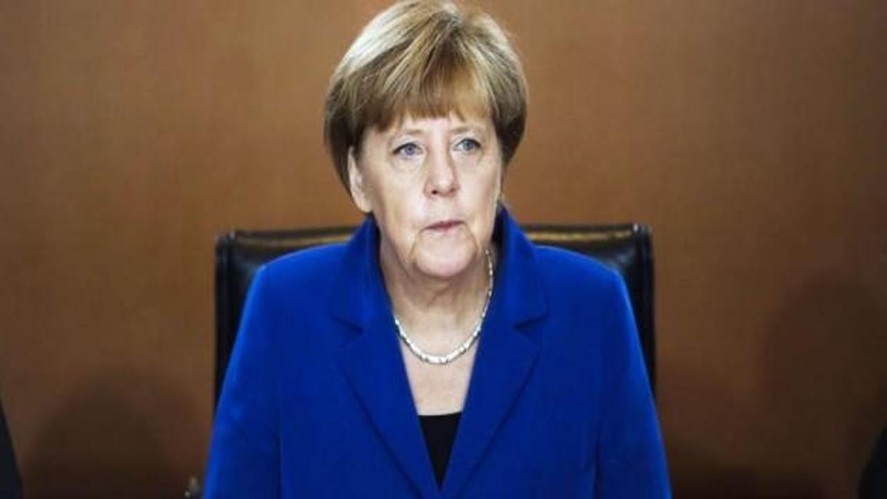 Merkel'den Paris'teki saldırılar hakkında açıklama
