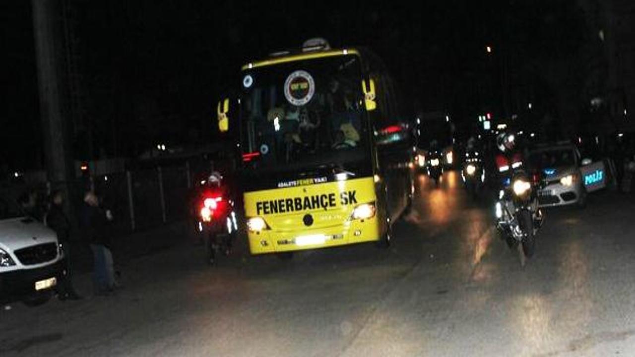 Mersin'de Fenerbahçe otobüsüne şok saldırı!