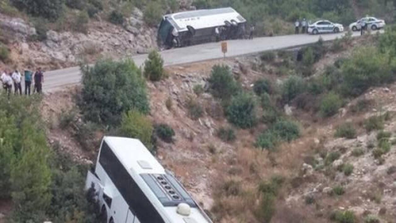 Mersin'de yolcu otobüsü devrildi: 20 yaralı