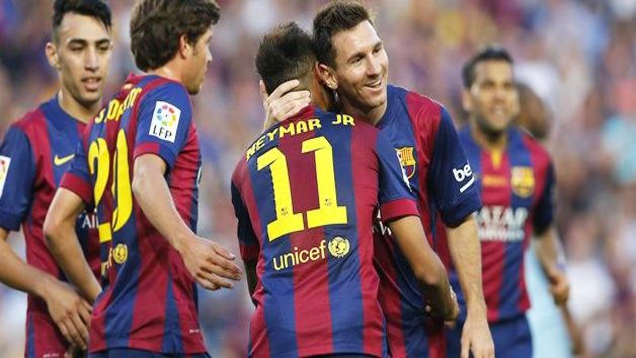 Messi ve Neymar rakiplerini topa tuttu