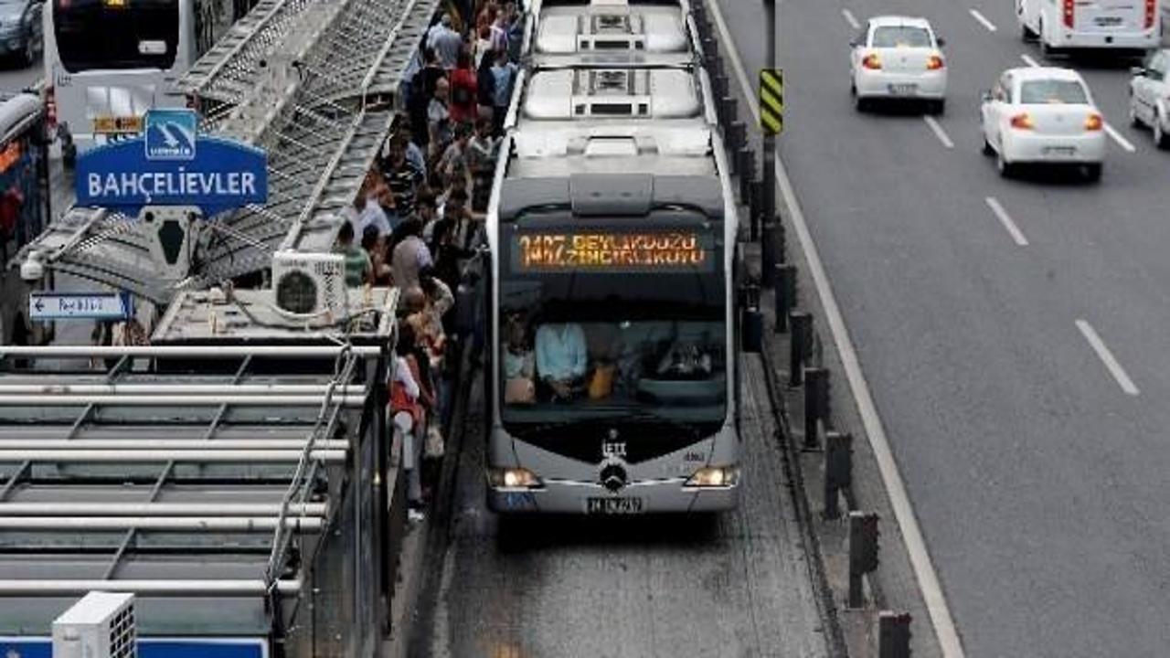 Metrobüs yolu asfaltı yenileniyor