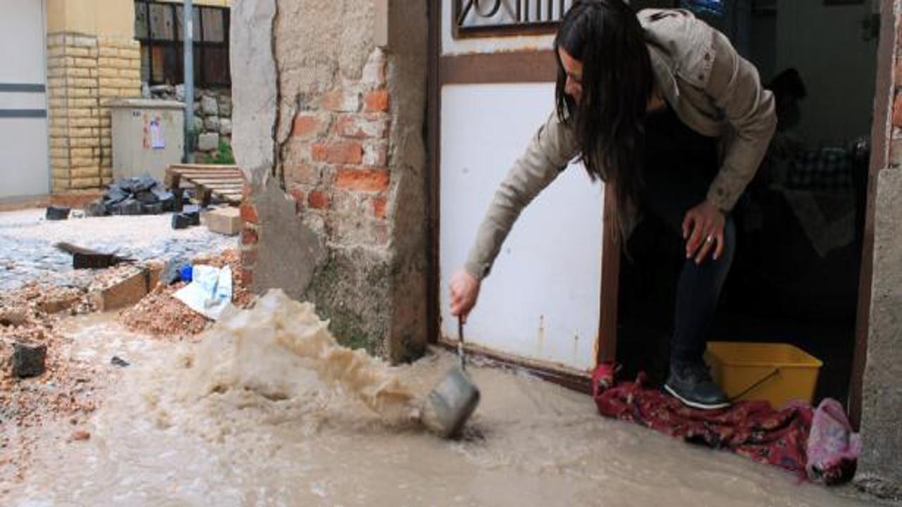 Milas'ta yağış baskınlara neden opldu
