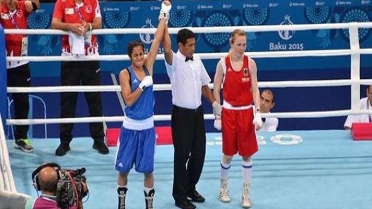 Milli boksör Elif Coşkun yarı finalde