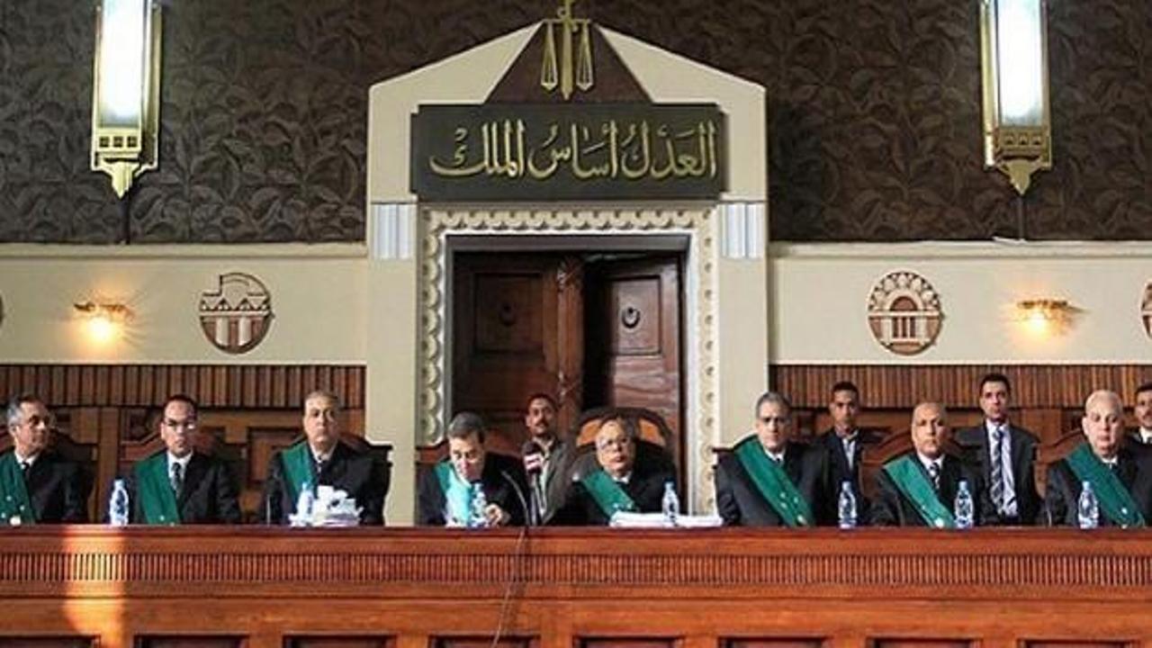 Mısır Cuntası, mahkeme kararını dinlemiyor