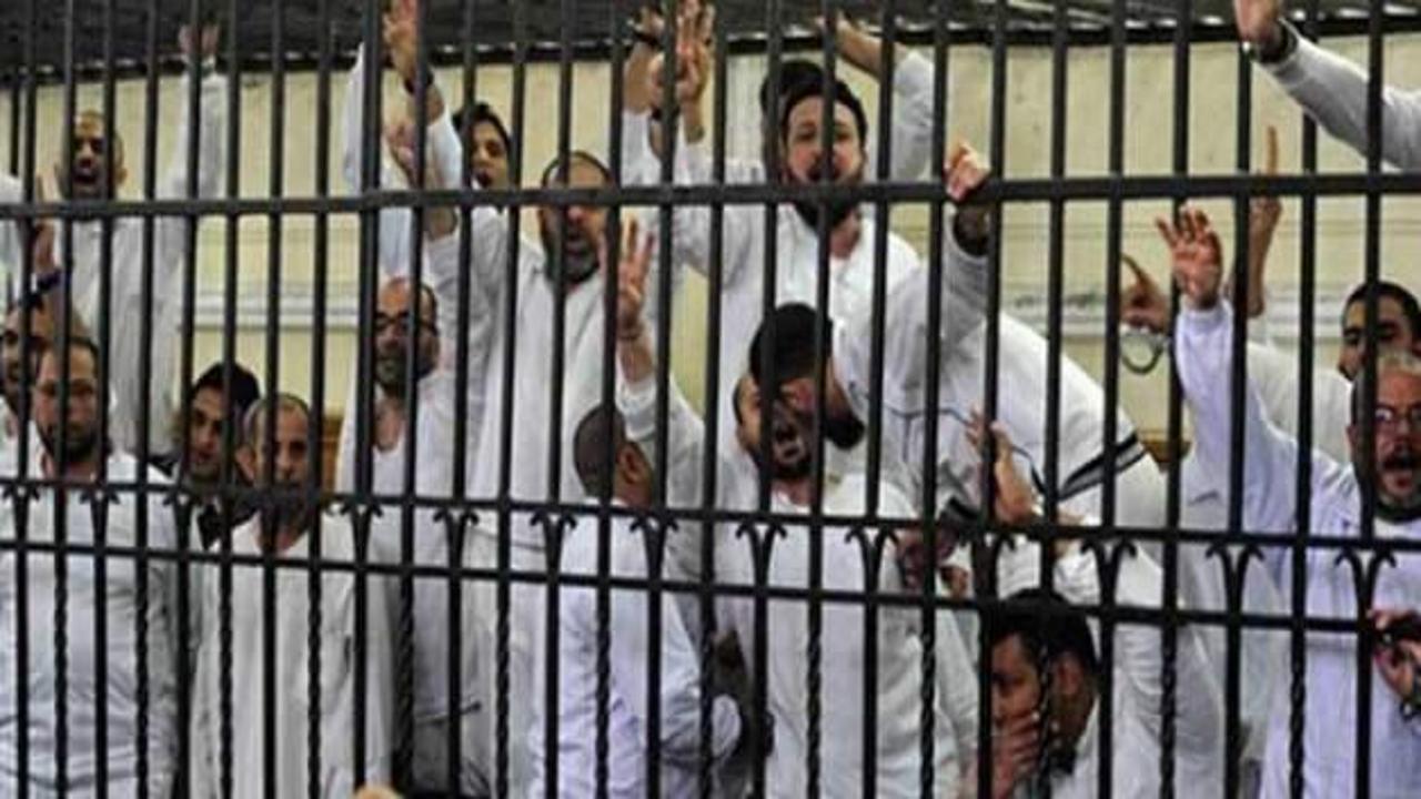 Mısır'da idam kararları bozuldu