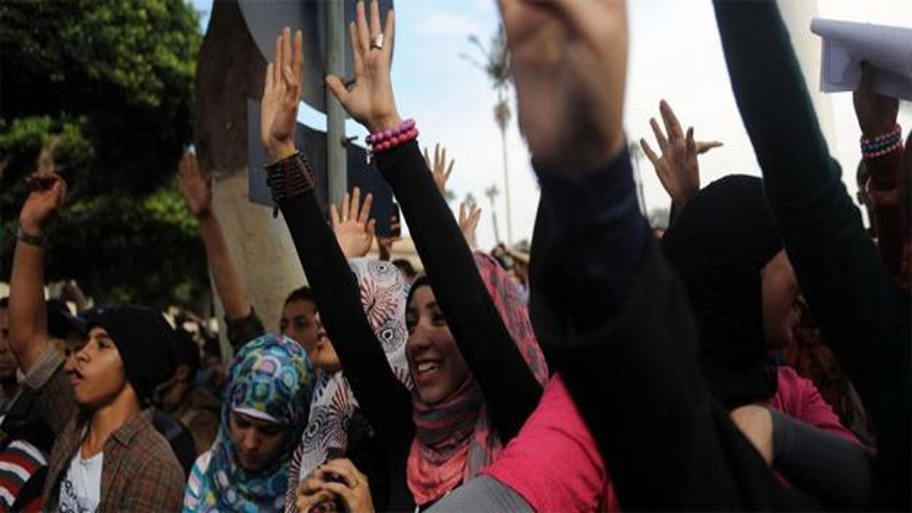 Mısırlı öğrenciler aylar sonra Tahrir'de