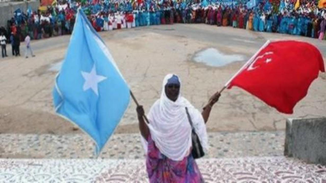 Mogadişu'da Türkiye ile dayanışma gösterisi