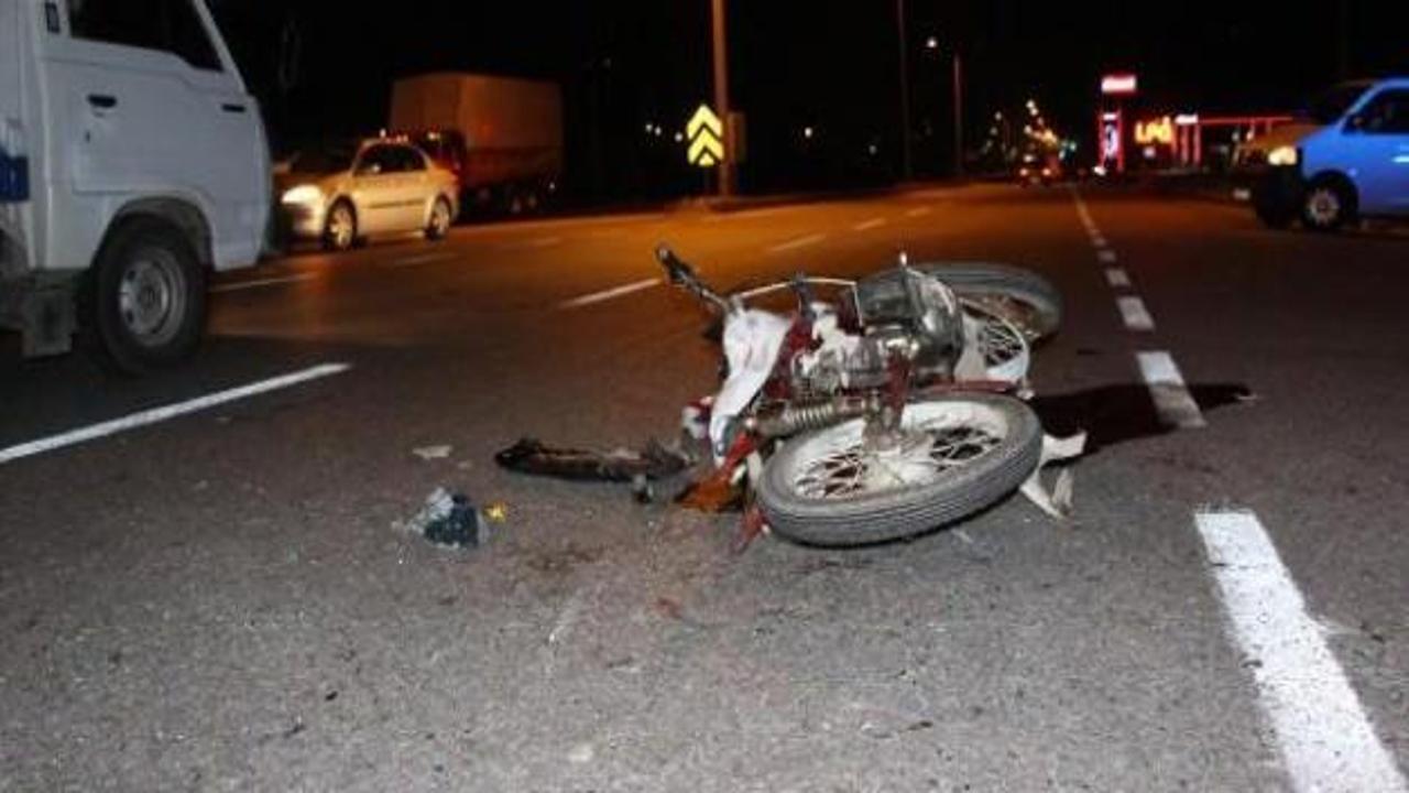 Motosiklet hafif ticari araca çarptı: 1 ölü