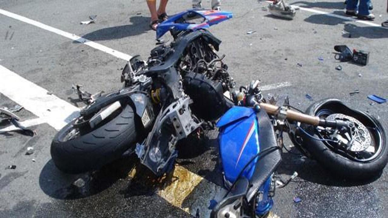 Motosiklet bariyerlere çarptı: 1 ölü