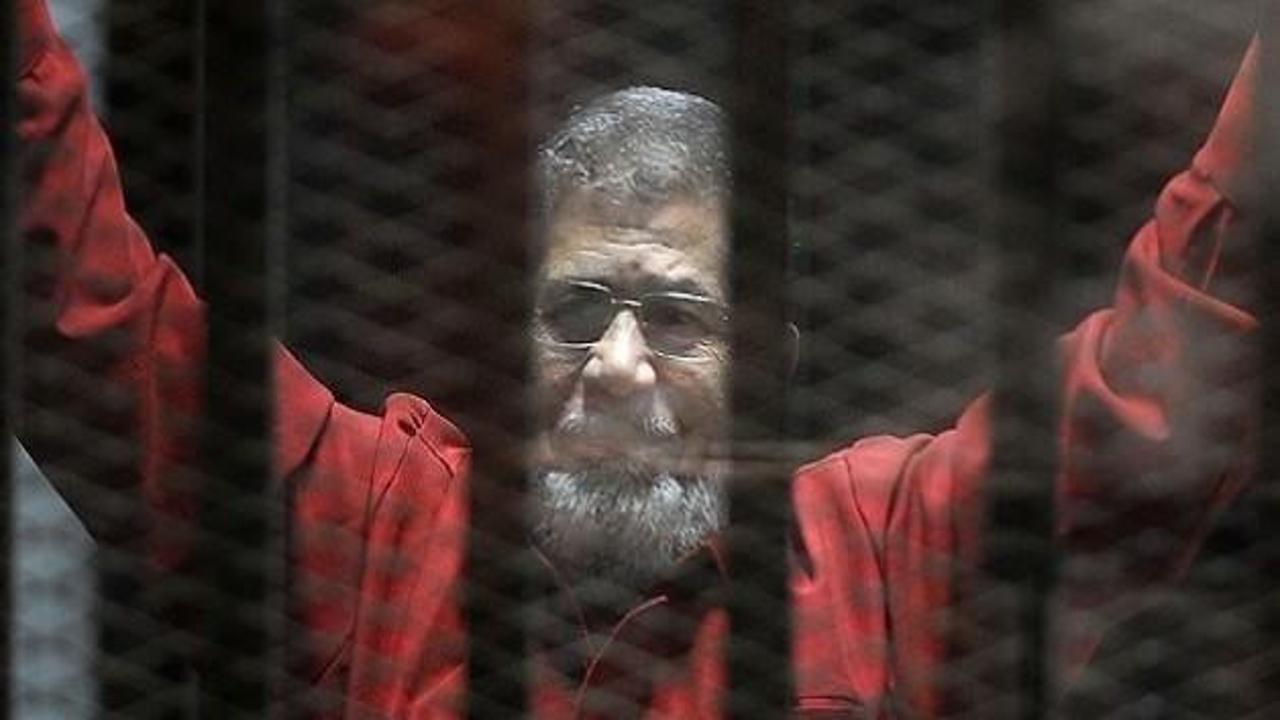 Mursi'nin davası ertelendi