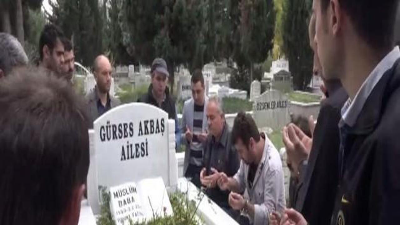 Müslüm Baba'nın mezarı başında Kuran okudular