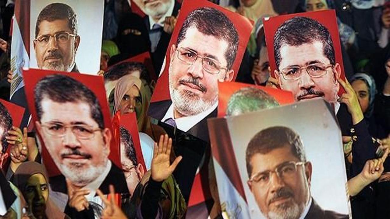 Mursi'nin oğlu: Babamı Mübarek yargılıyor