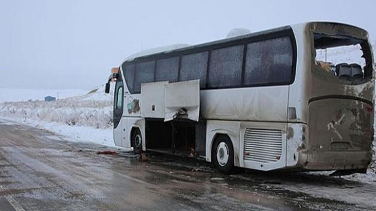 Muş'ta yolcu otobüsü kaza yaptı: 20 yaralı