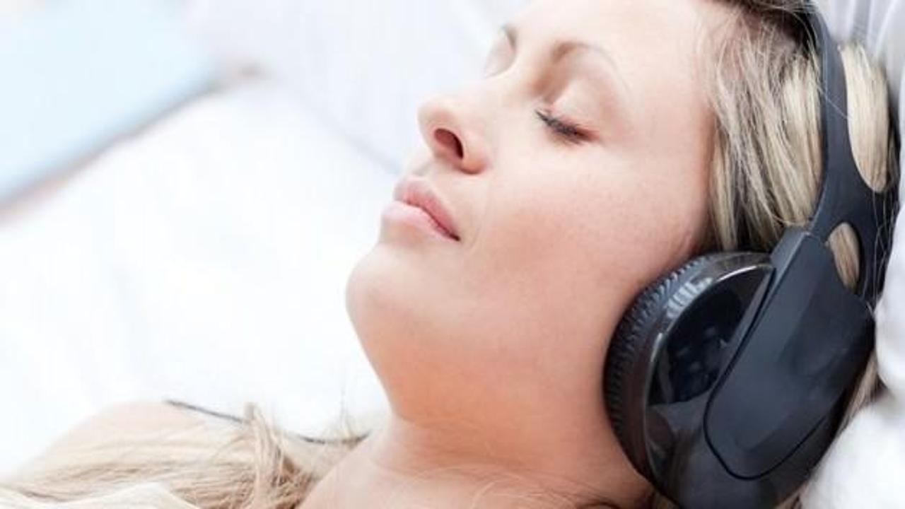 Müzik dinlemek ağrıları azaltıyor!