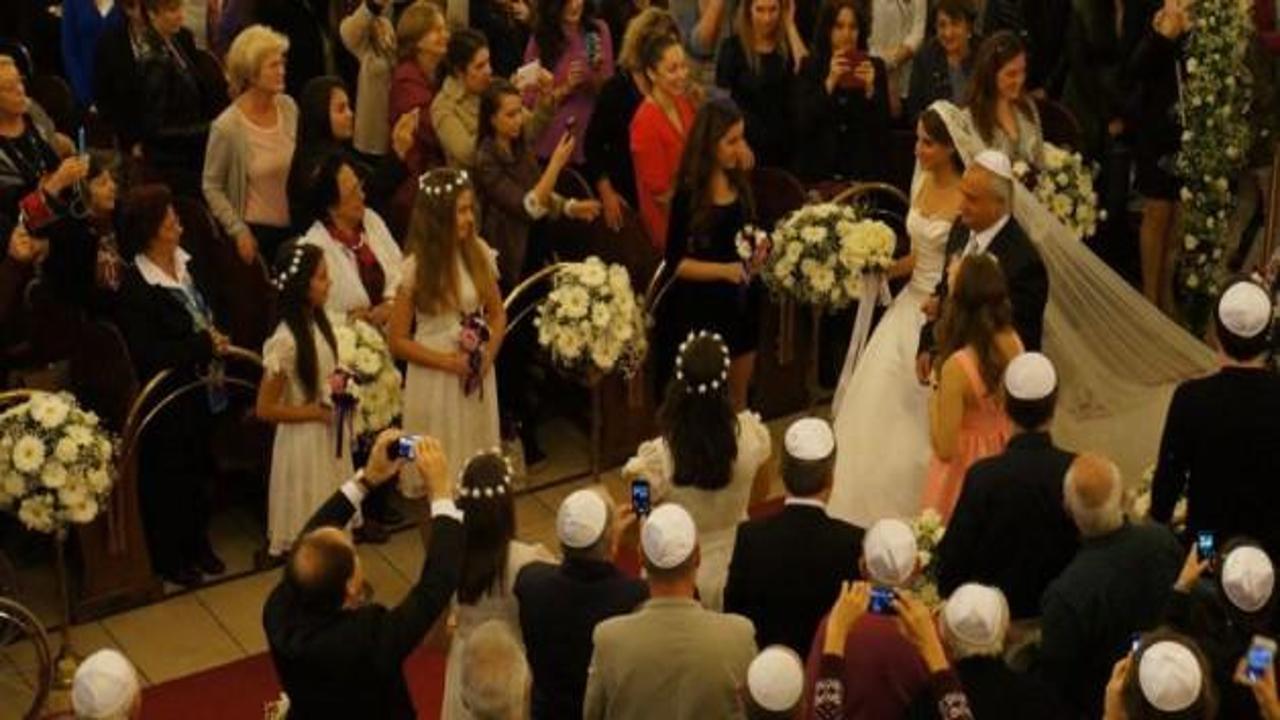 Türk Musevi Cemaati'nden sinagog çıkışı