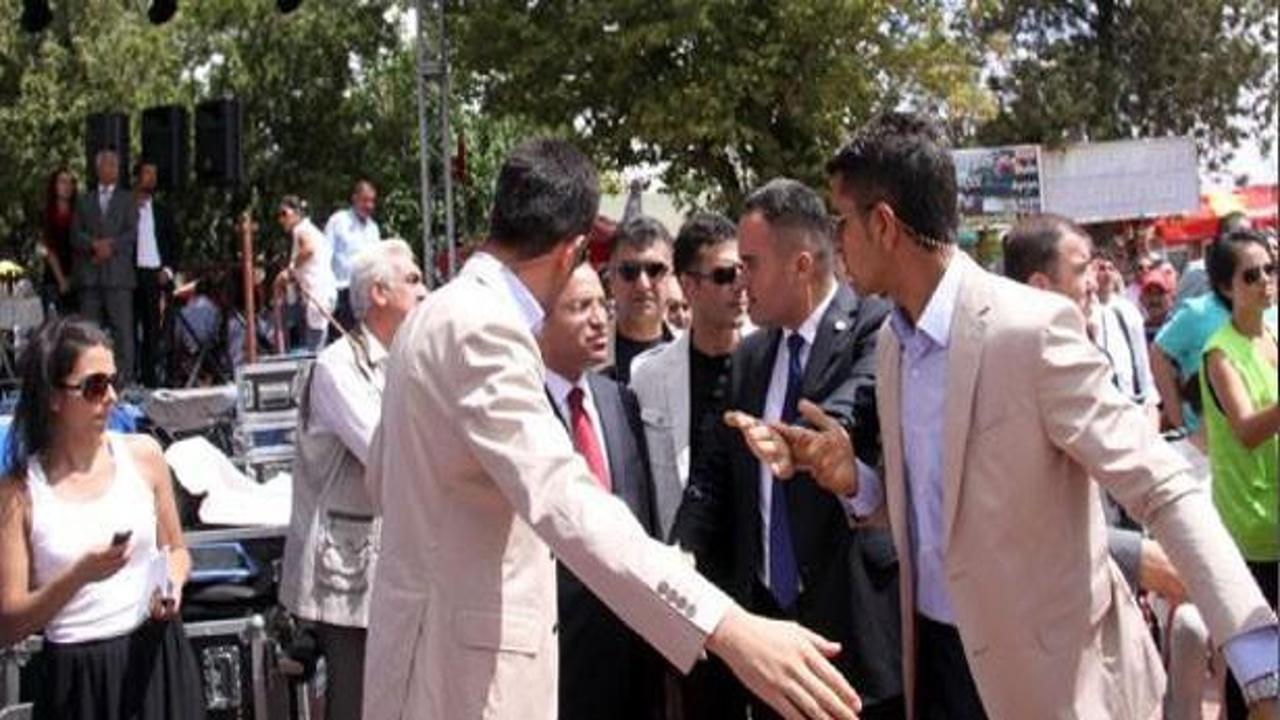 O iki emniyet m&uuml;d&uuml;r&uuml; ve 3 polis a&ccedil;ığa alındı