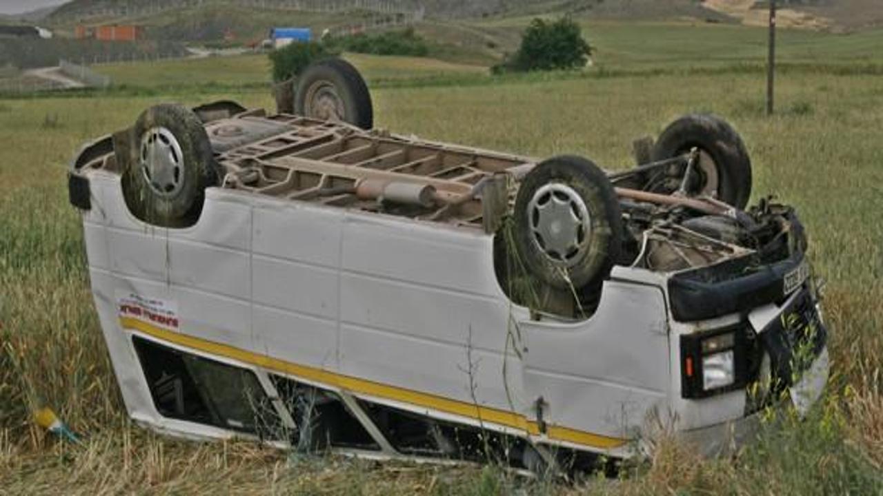 Öğrenci servisi kaza yaptı: 11 yaralı!