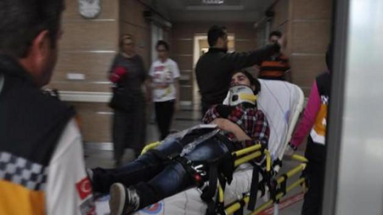 Öğrenci servisine vinç çarptı: 21 yaralı   