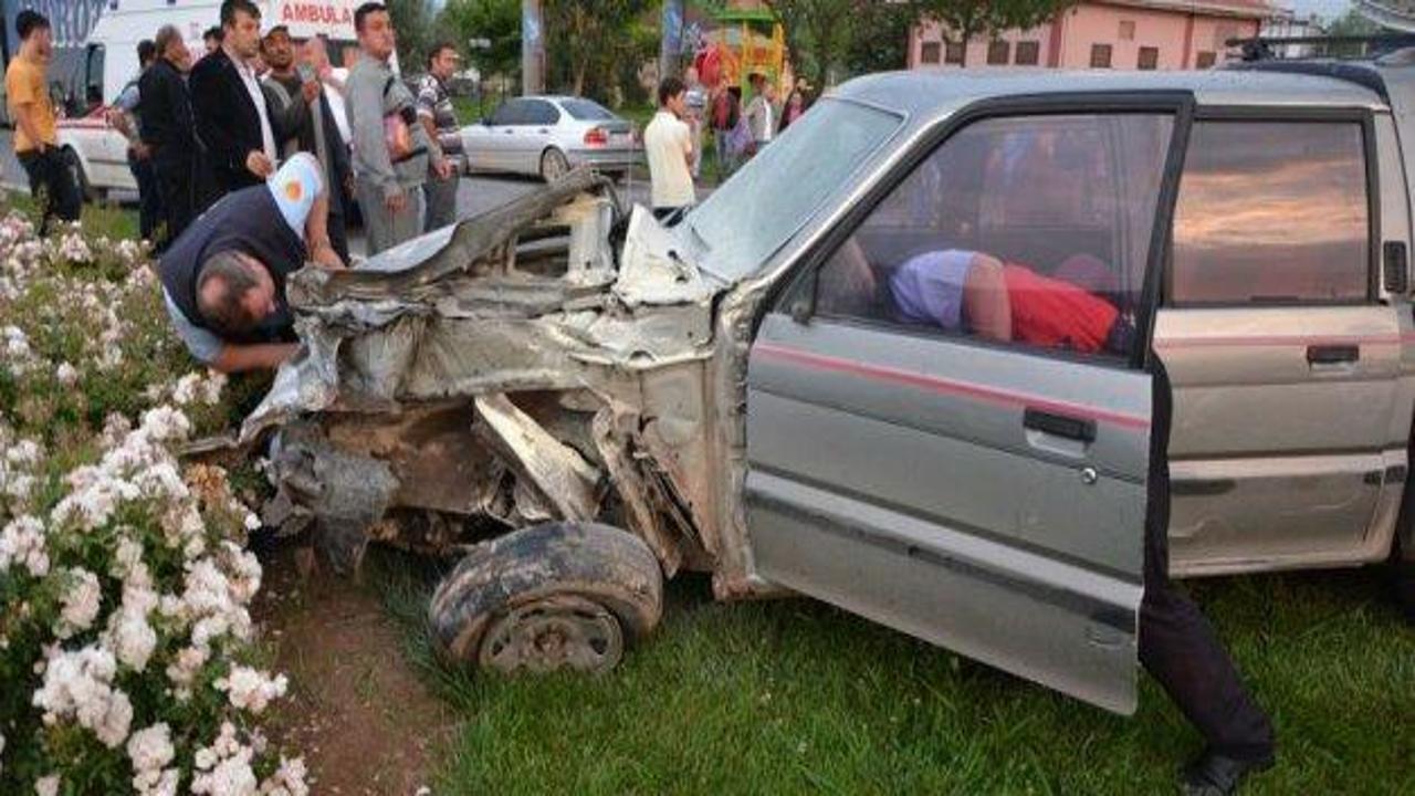 Kilis'te minibüs ile otomobil çarpıştı: 4 ölü