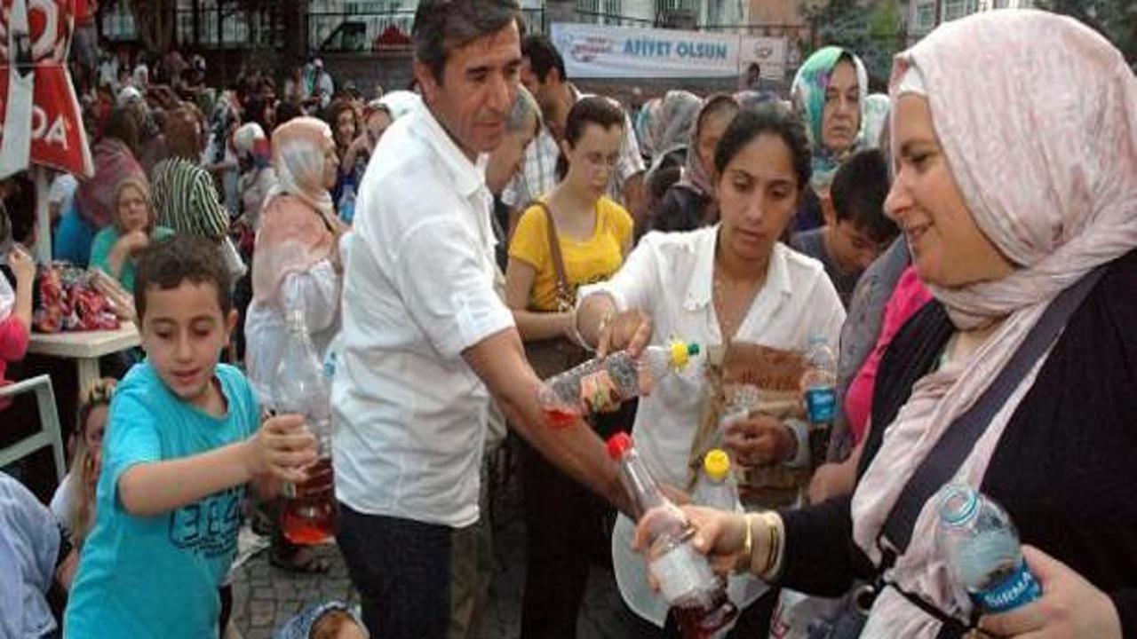 Oru&ccedil; baba t&uuml;rbesi'nde ilk iftar