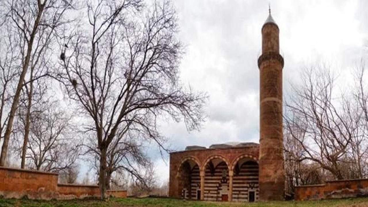 Osmanlı'nın Ahlat'taki ilk camisi ibadete açıldı